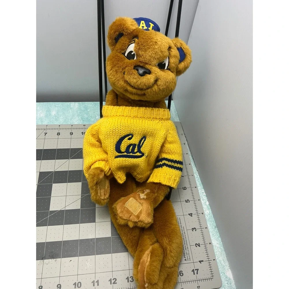 UC Berkeley Oski the Bear Mascot Vintage Cal Golden Bears Yellow Sweater 17in
